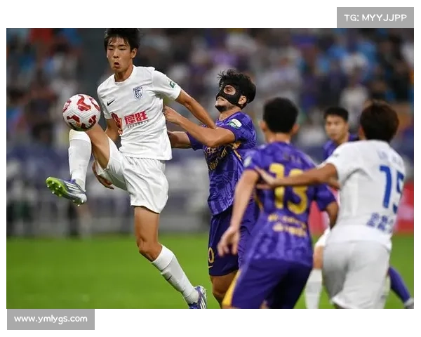 大连英博与上海申花激战回顾精彩瞬间 展现足球魅力与激情对决