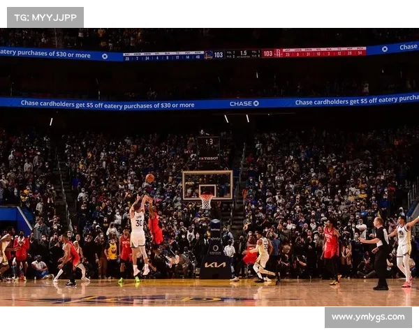 库里季后赛绝杀球引发热议 球迷媒体争论背后含义与影响 库里季后赛绝杀球引发热议 球迷媒体争论背后含义与影响