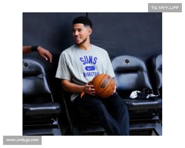 德文·布克在疫情期间积极支持医护人员彰显社会责任感